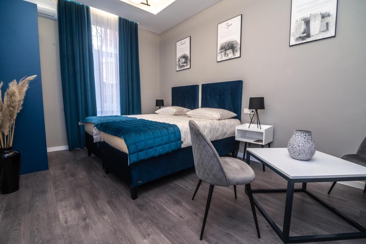 Azzurro Apartma *